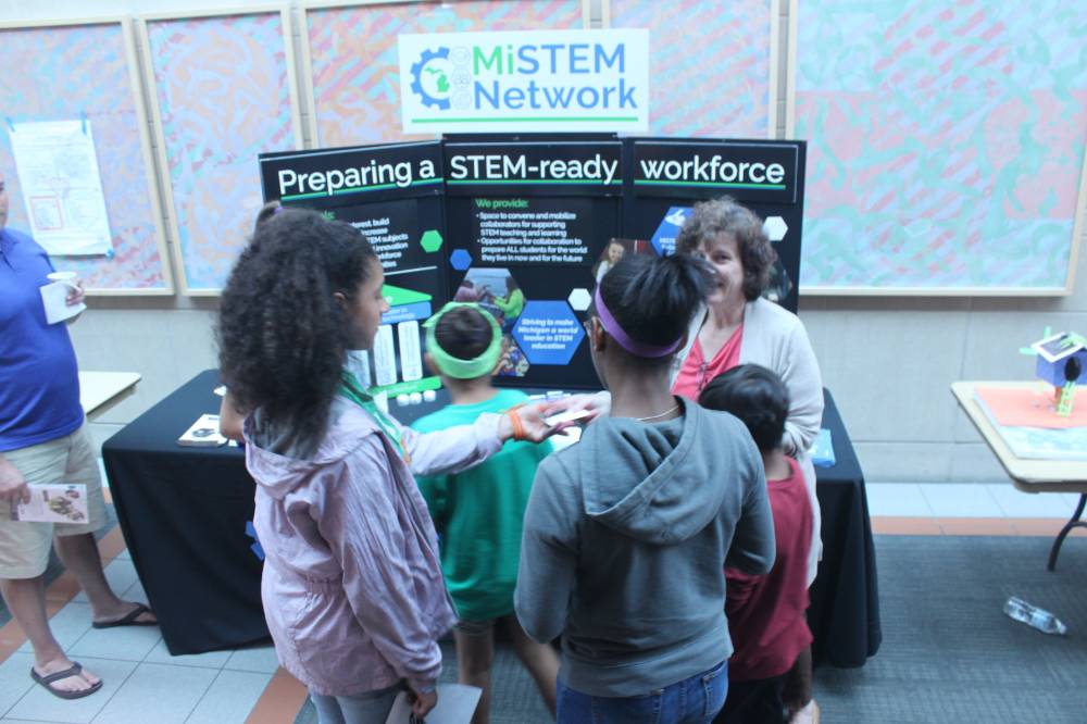 Students Engaging with MiSTEM Representatives